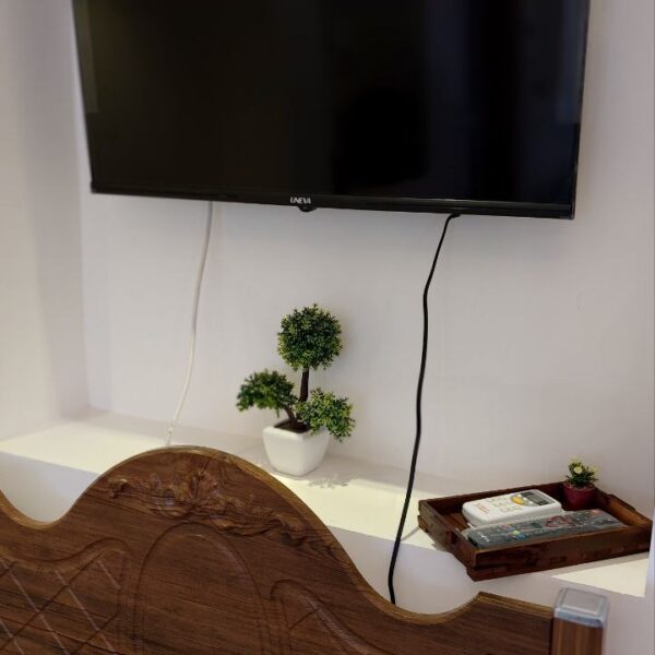 اتاق نیما یوشیج