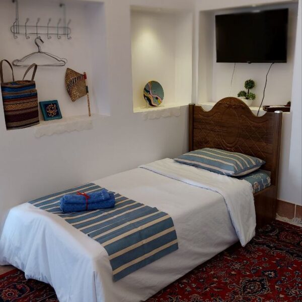 اتاق نیما یوشیج