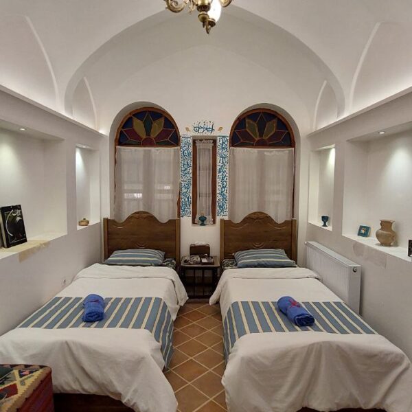 اتاق هوشنگ ابتهاج